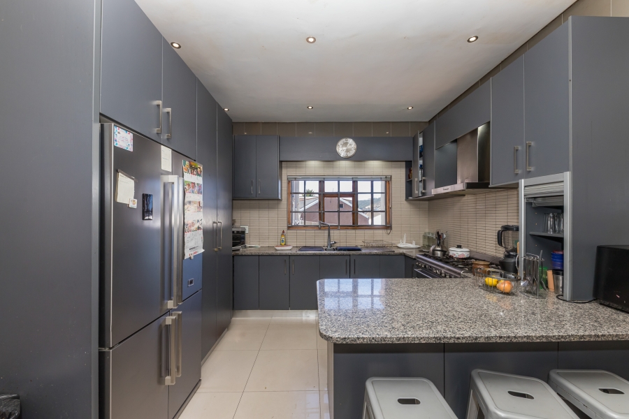 8 Bedroom Property for Sale in Walmer Estate Western Cape